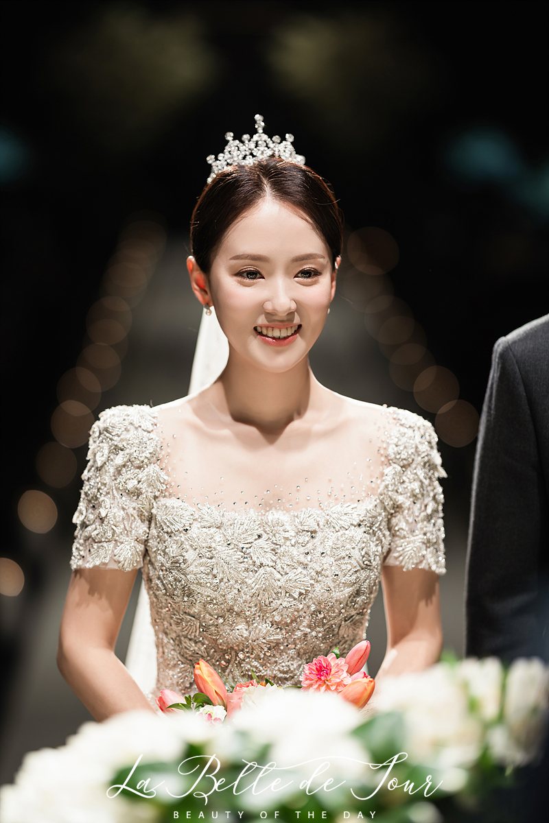 라벨드쥬 서울웨딩타워 본식스냅 — 신부 클로즈업