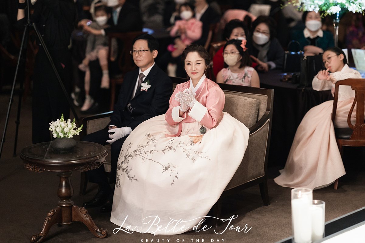 라벨드쥬 서울웨딩타워 본식스냅 — 가족 그룹