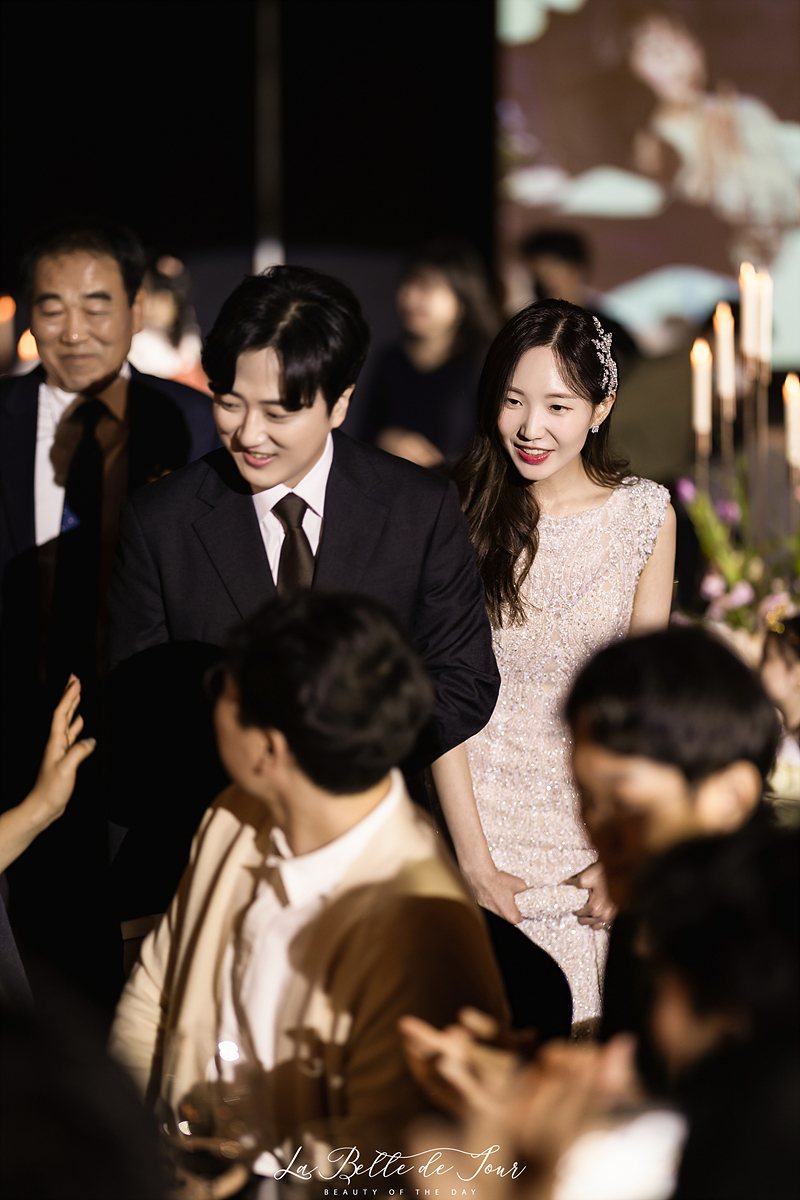 라벨드쥬 엘리에나호텔 임페리얼홀 본식스냅 — 촛불이 켜진 저녁 자리