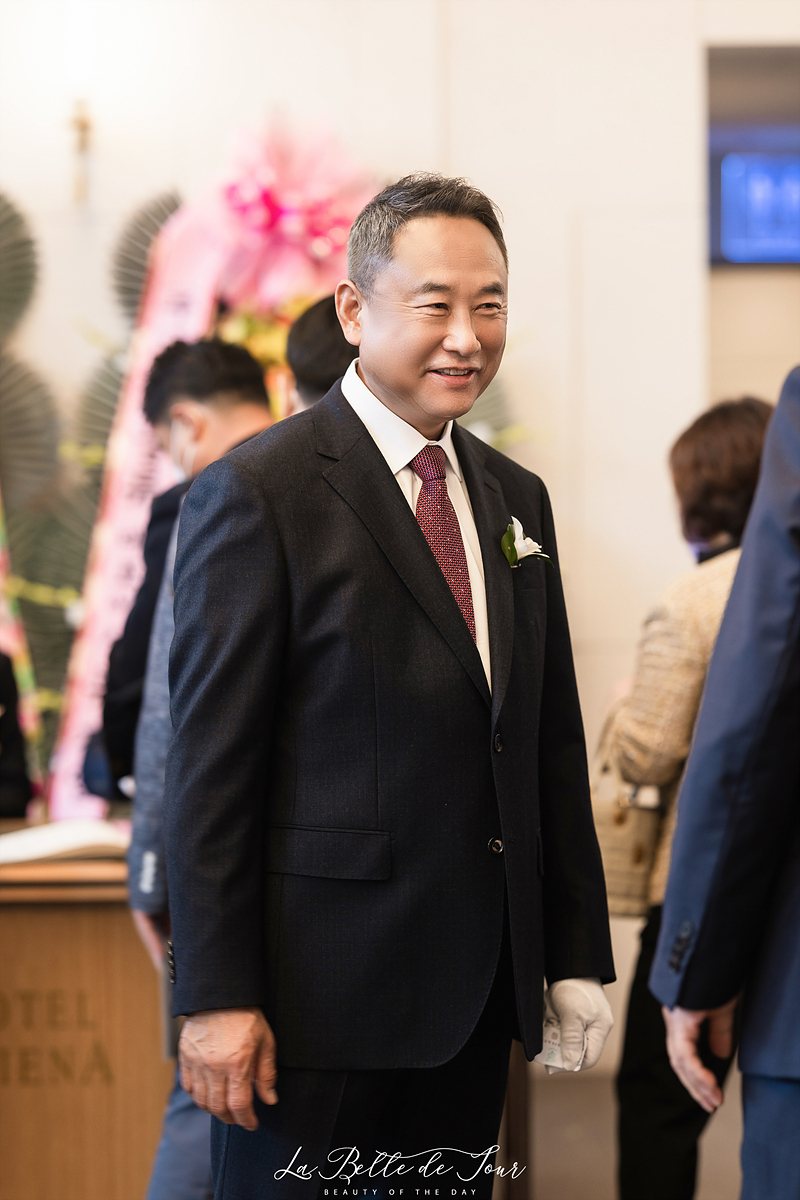 라벨드쥬 엘리에나호텔 임페리얼홀 본식스냅 — 샹들리에 디테일