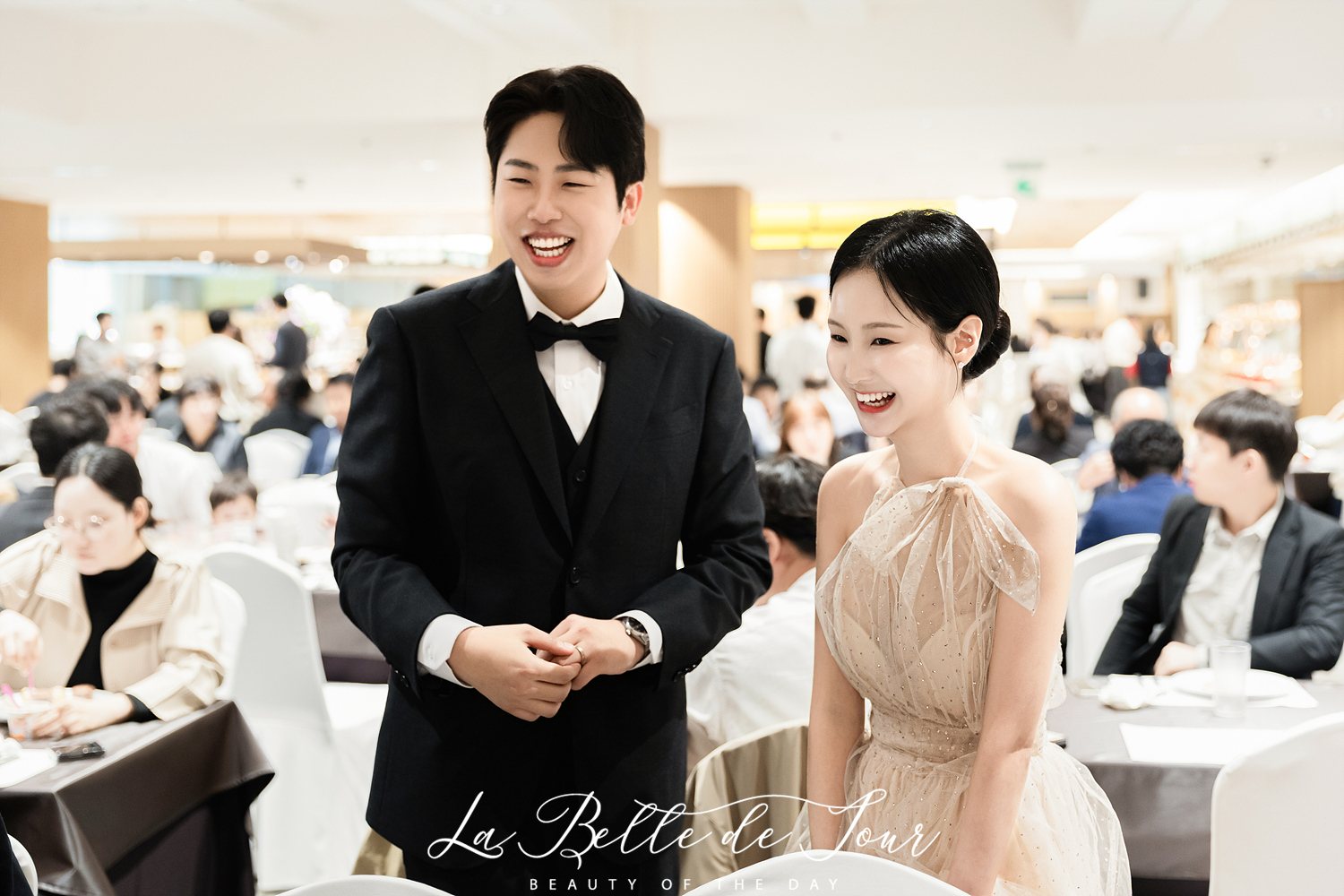 라벨드쥬 로얄파크컨벤션 로얄홀 본식스냅 — 밝은 톤 마무리 커플 컷