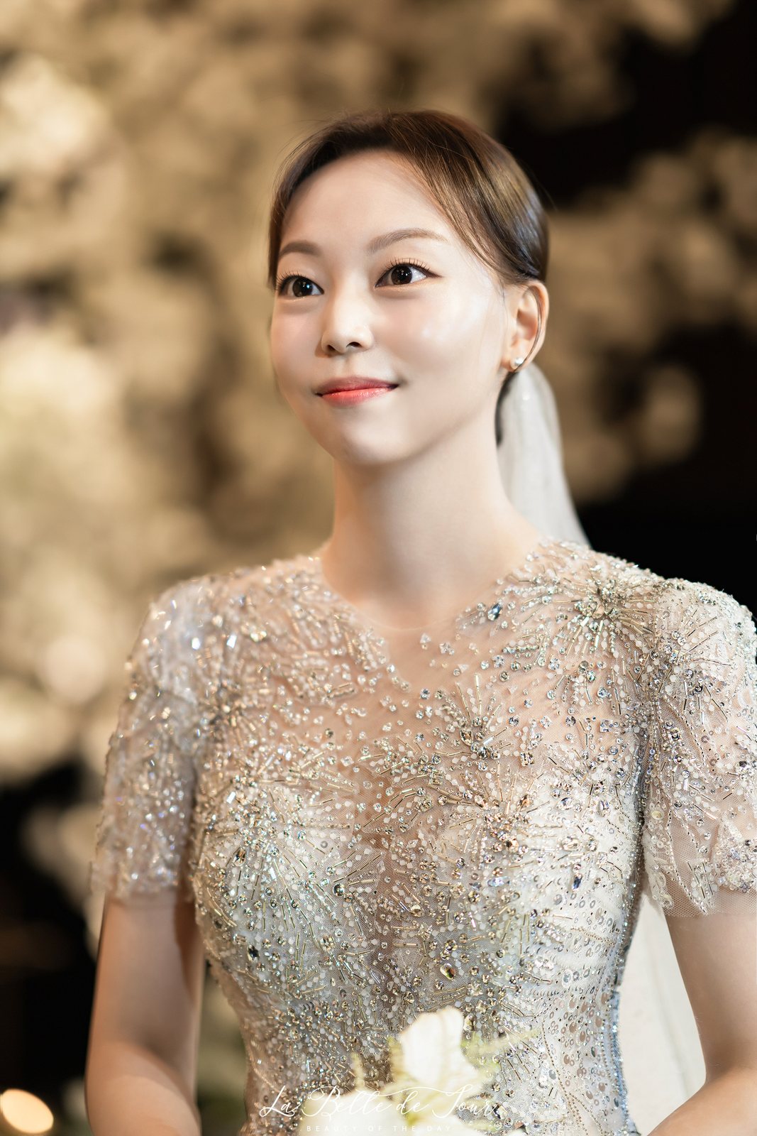 라벨드쥬 웨스턴베니비스 본식스냅 — 예식 세로 측면
