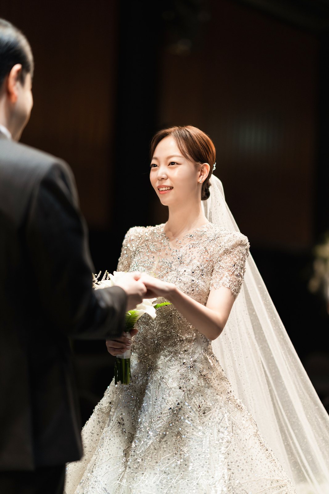 라벨드쥬 웨스턴베니비스 본식스냅 — 커플 세로 포트레이트