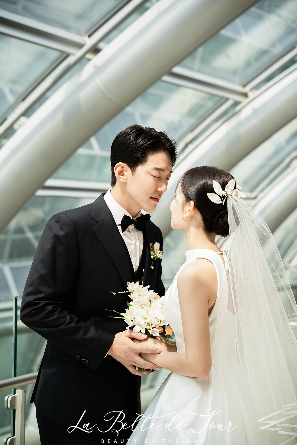 라벨드쥬 여의도 FKI플라자 본식스냅 — 유리 아트리움